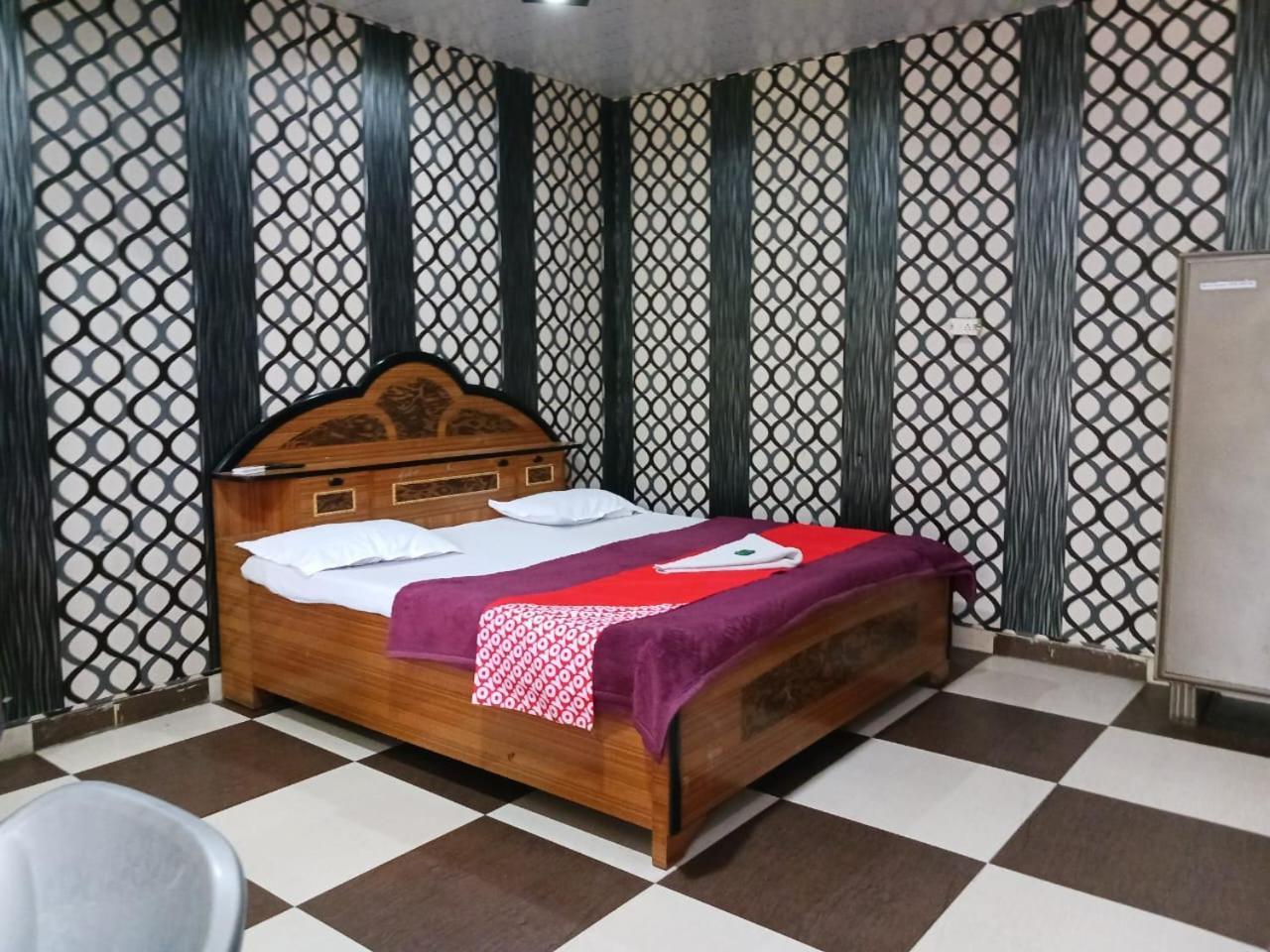 Hotel Chitrarth & Party Lawn Халдвани Номер фото