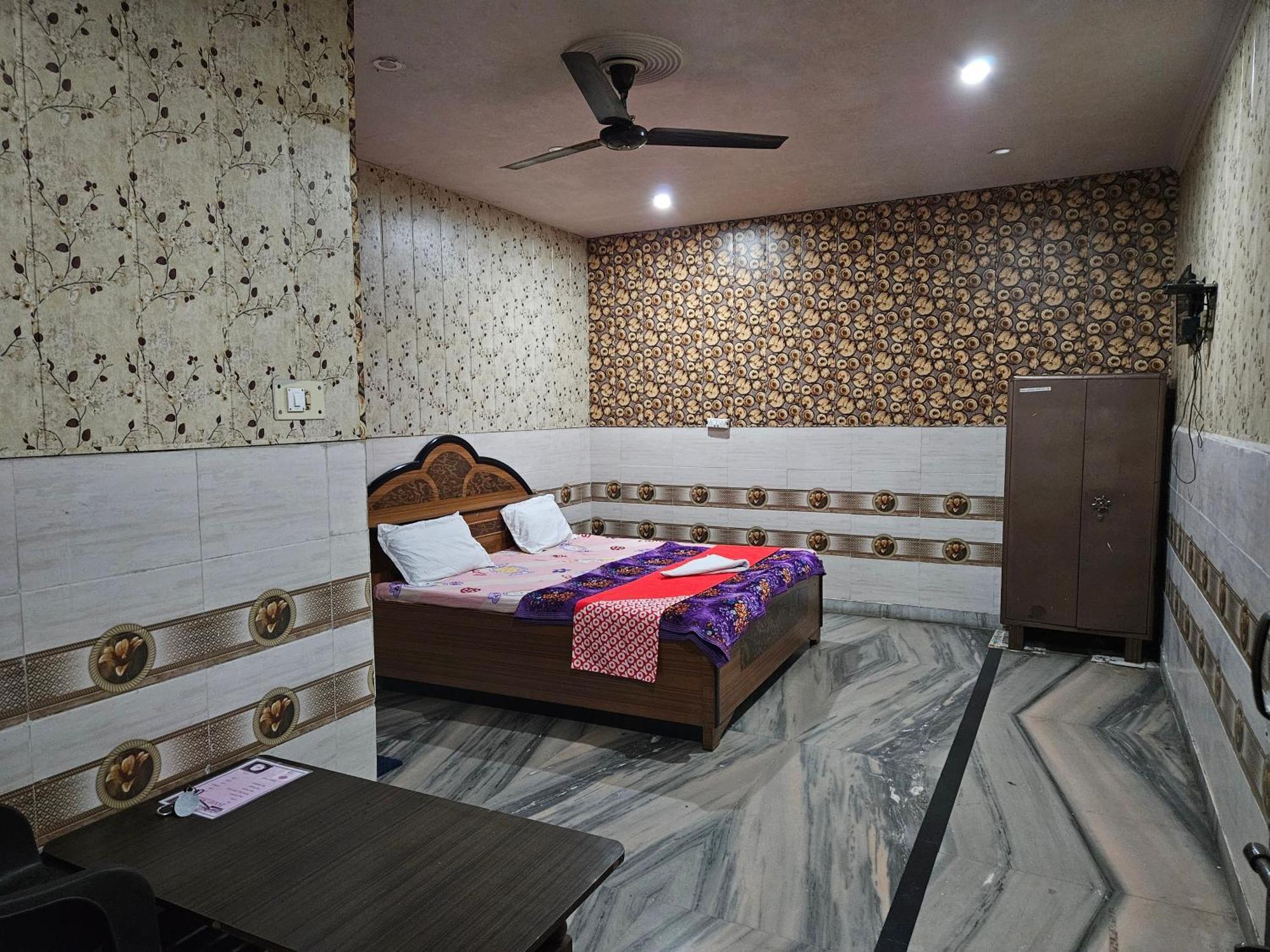 Hotel Chitrarth & Party Lawn Халдвани Экстерьер фото